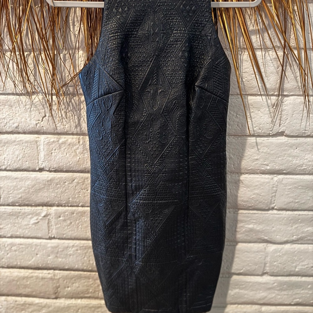 Alexia Admor Black Textured Midi Bodycon Dress